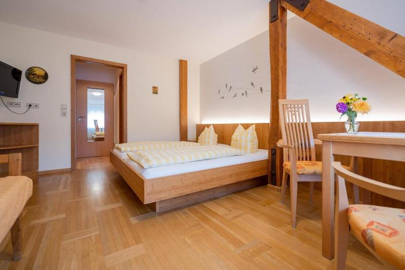 Gasthaus-Pension Zum Kreuz image