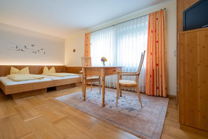 Gasthaus-Pension Zum Kreuz image