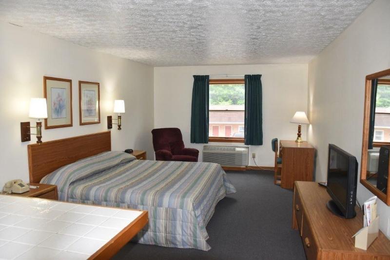 Elkins Economy Inn image
