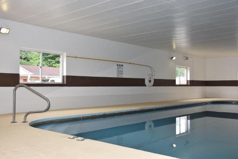 Elkins Economy Inn image