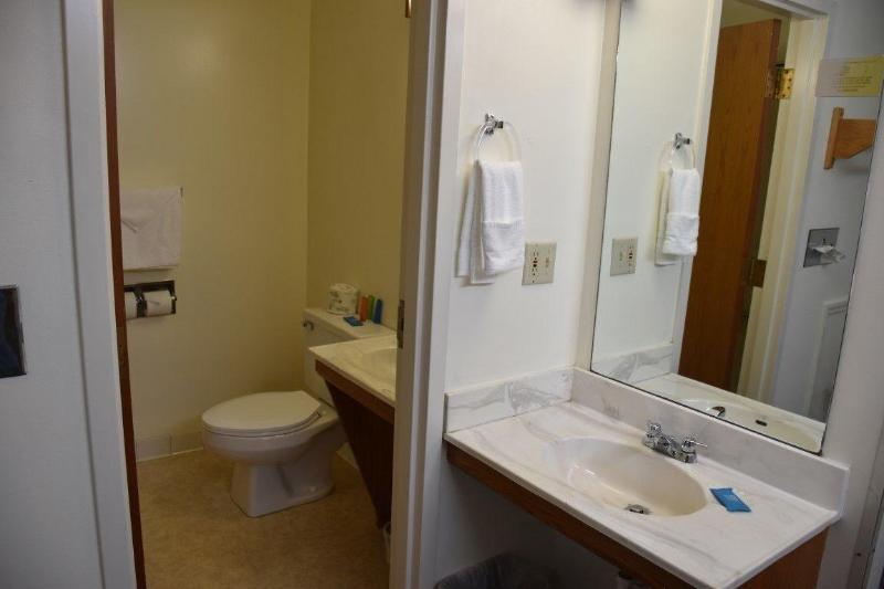 Elkins Economy Inn image