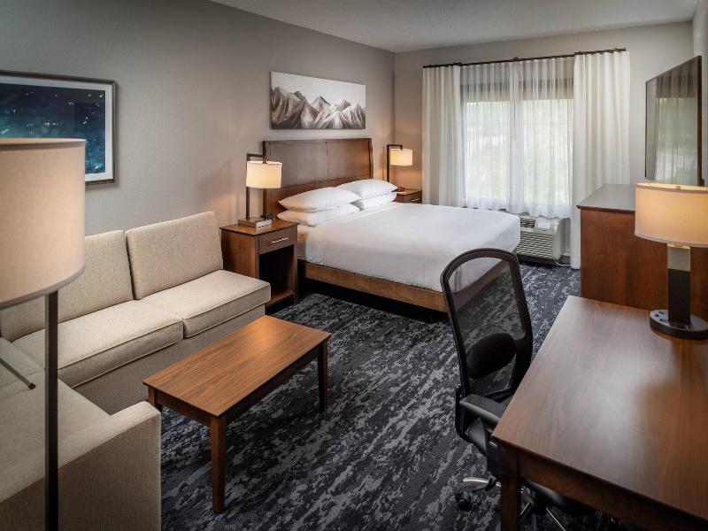 Delta Hotels By Marriott Huntington Mall image