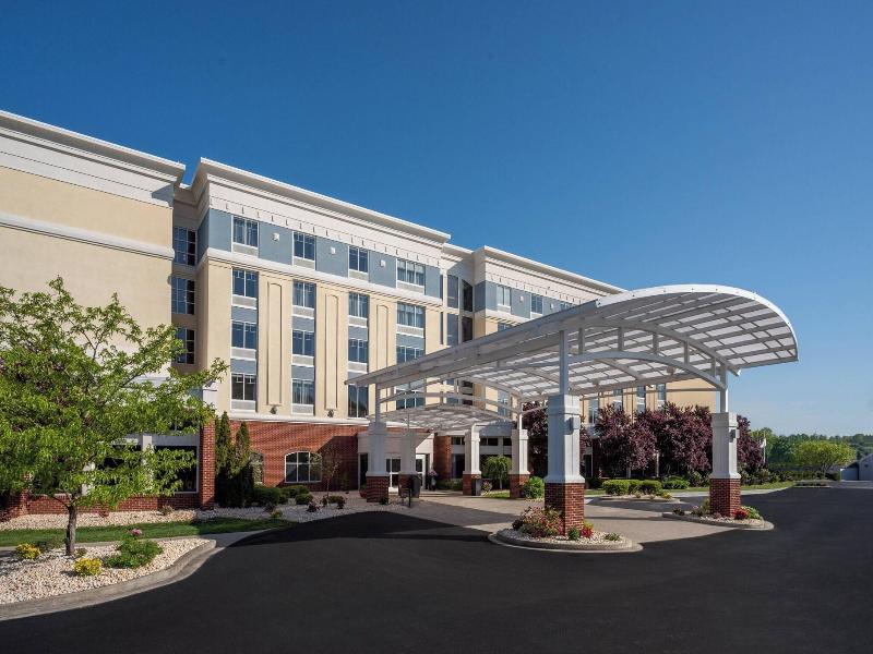 Delta Hotels By Marriott Huntington Mall image