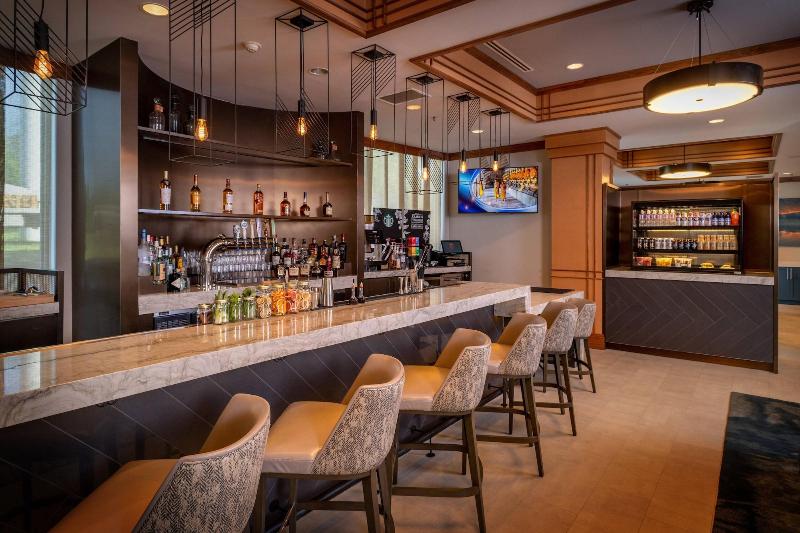 Delta Hotels By Marriott Huntington Mall image