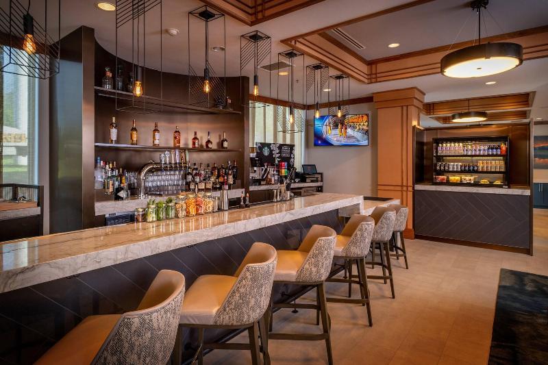 Delta Hotels By Marriott Huntington Mall image