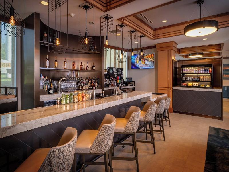 Delta Hotels By Marriott Huntington Mall image