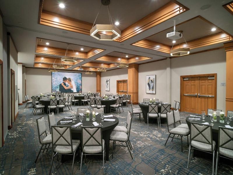 Delta Hotels By Marriott Huntington Mall image