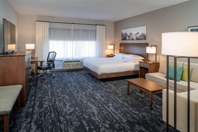 Delta Hotels By Marriott Huntington Mall image