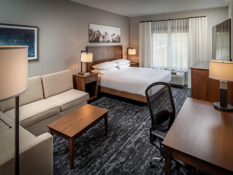 Delta Hotels By Marriott Huntington Mall image