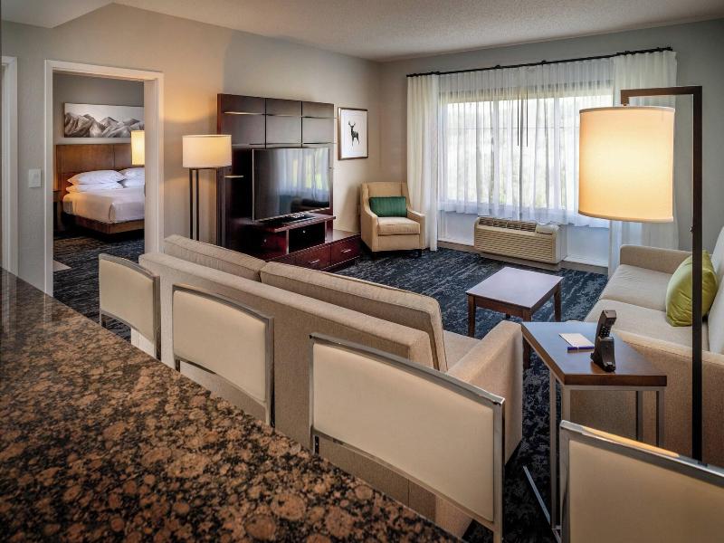 Delta Hotels By Marriott Huntington Mall image