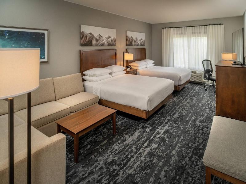 Delta Hotels By Marriott Huntington Mall image