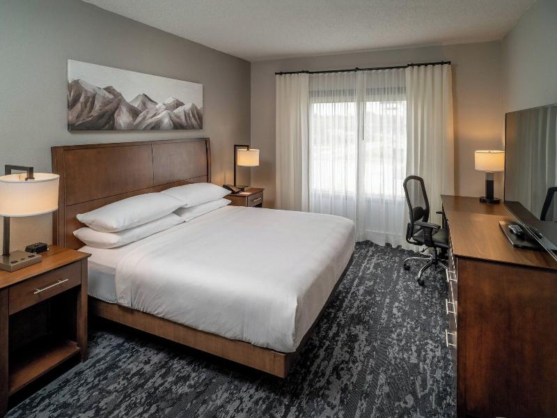 Delta Hotels By Marriott Huntington Mall image