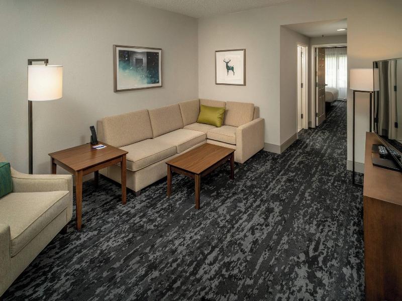Delta Hotels By Marriott Huntington Mall image