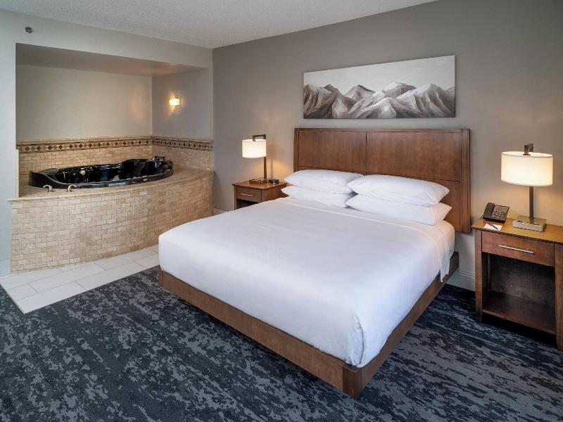 Delta Hotels By Marriott Huntington Mall image