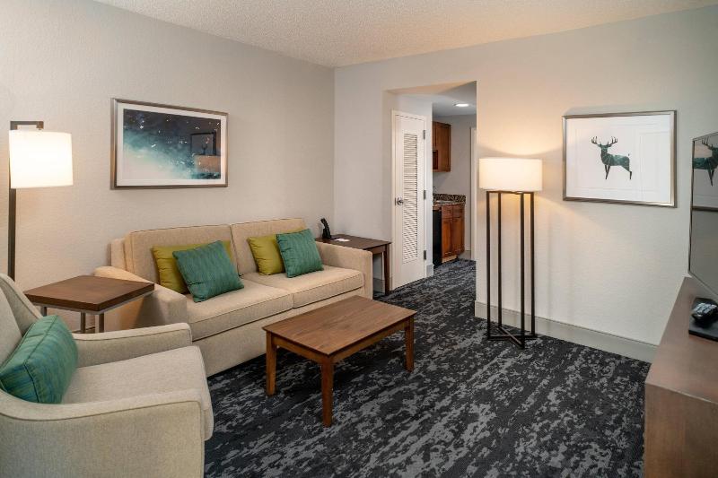Delta Hotels By Marriott Huntington Mall image