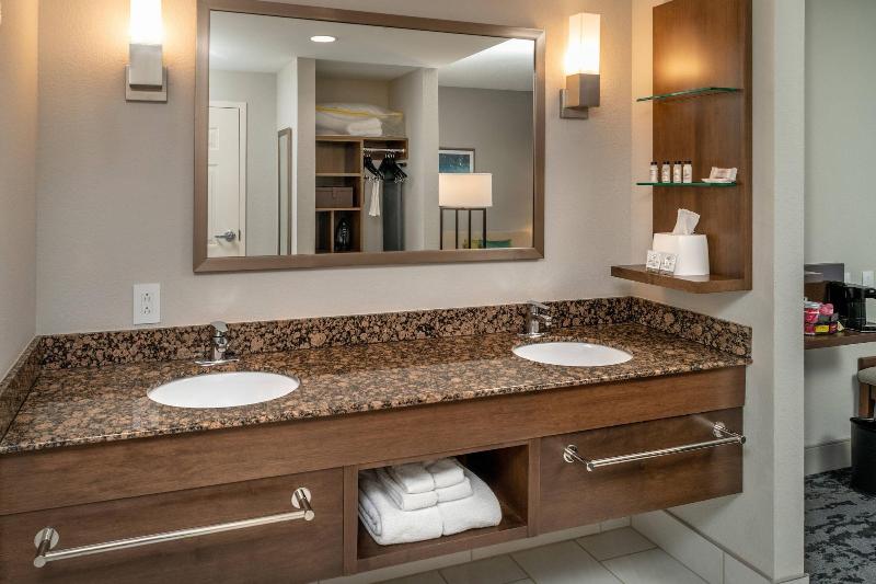 Delta Hotels By Marriott Huntington Mall image