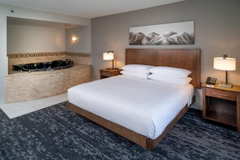 Delta Hotels By Marriott Huntington Mall image