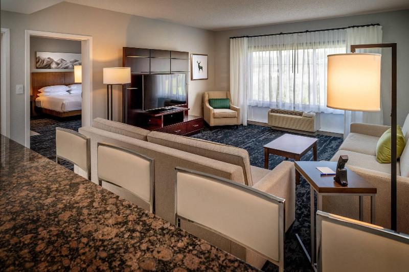 Delta Hotels By Marriott Huntington Mall image