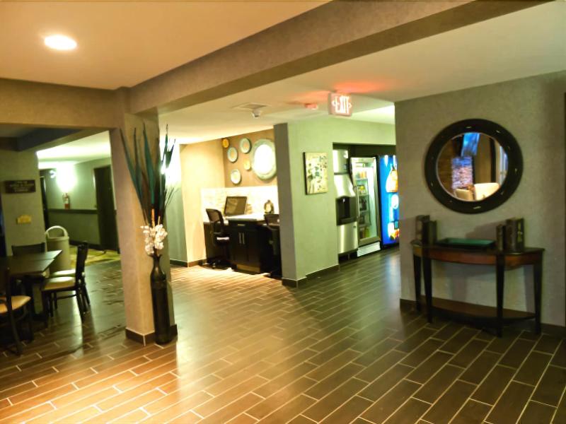 Stoughton Western Star Inn & Suites
