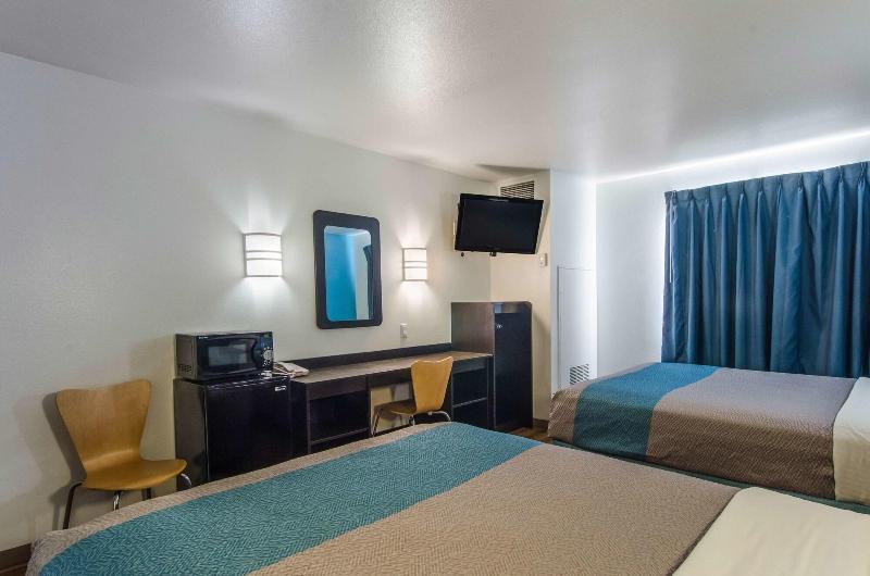 Motel 6 Wheatland, WY image