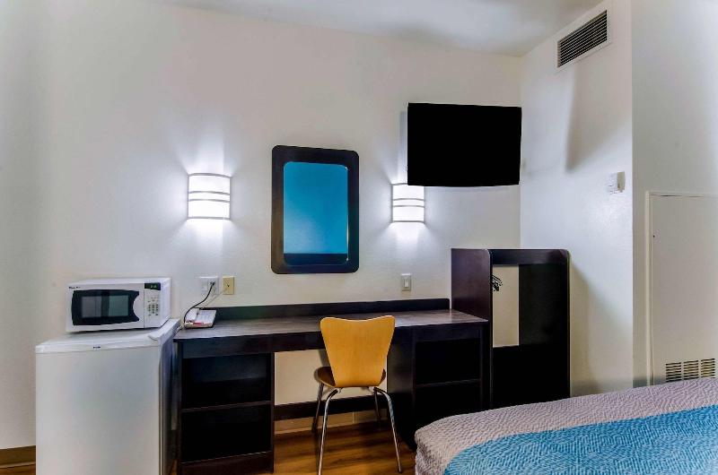 Motel 6 Wheatland, WY image