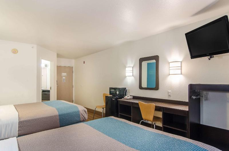 Motel 6 Wheatland, WY image
