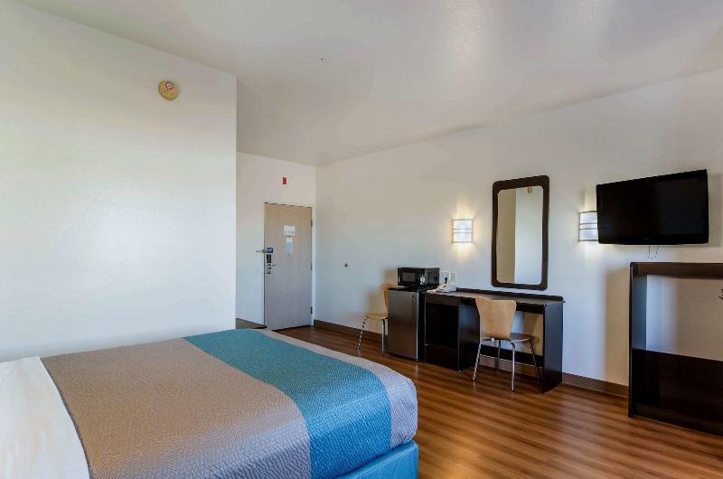 Motel 6 Wheatland, WY image