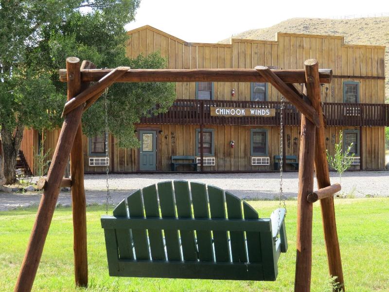 Chinook Winds Motel image
