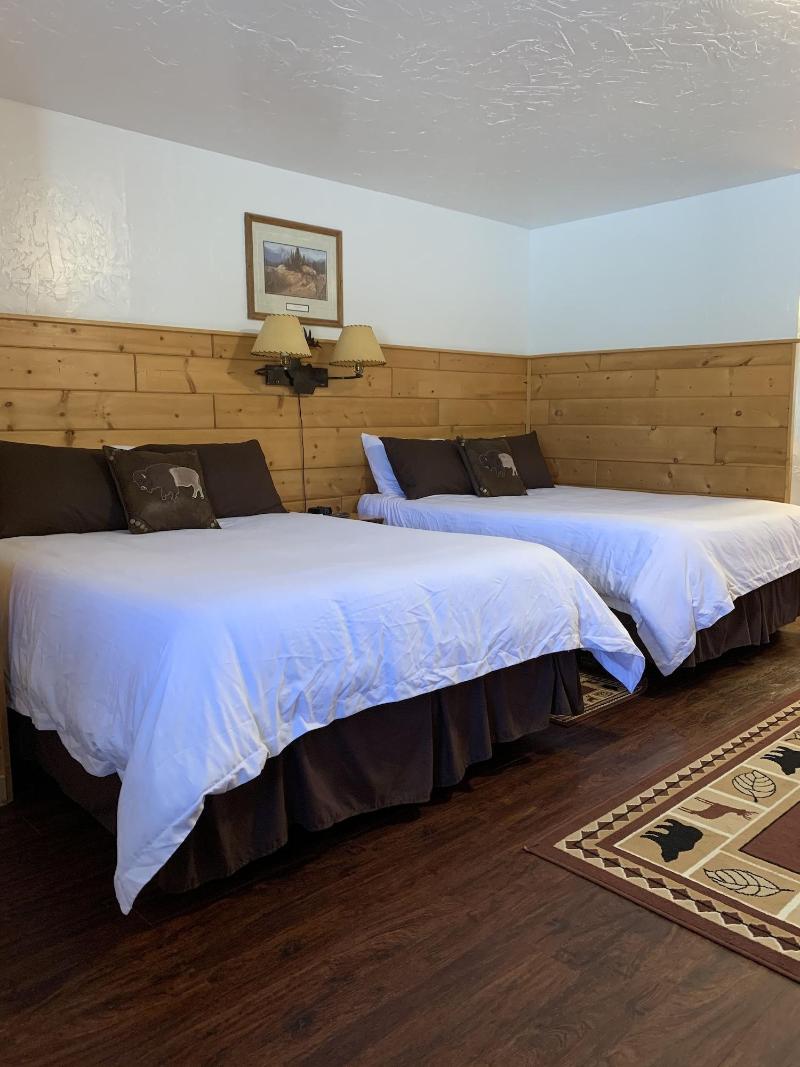 Chinook Winds Motel image