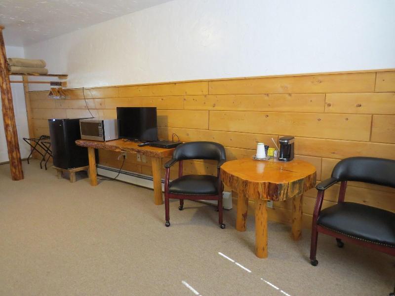 Chinook Winds Motel image