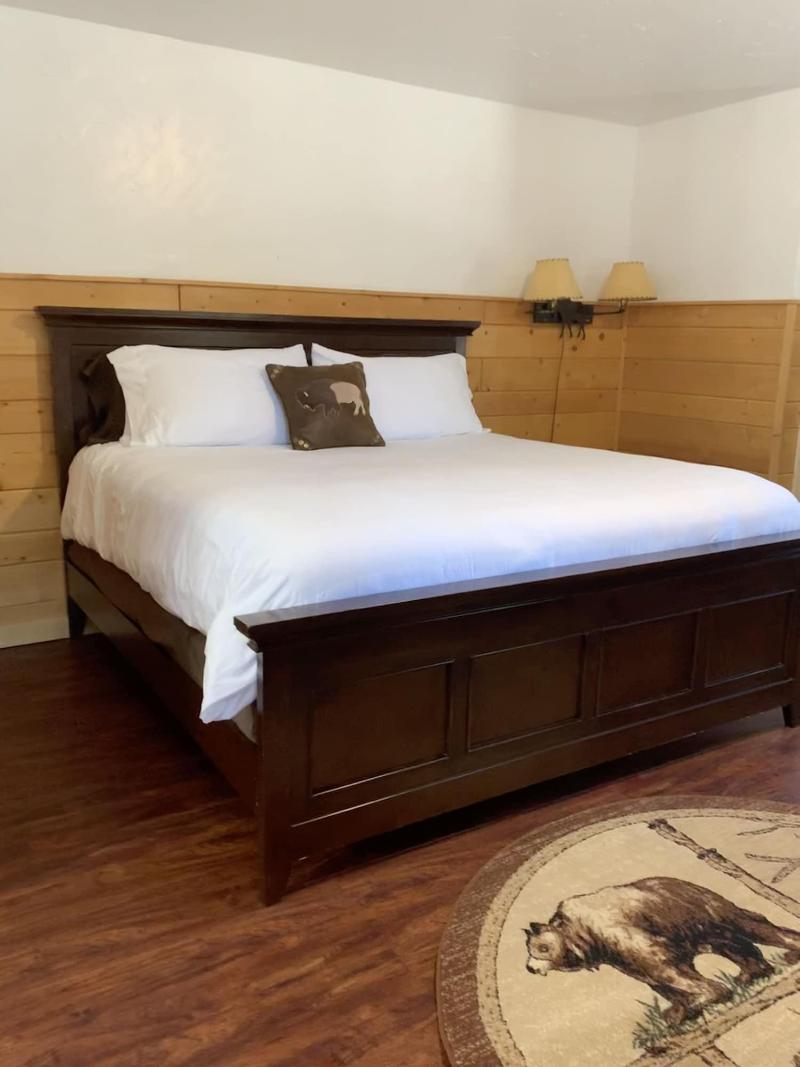 Chinook Winds Motel image