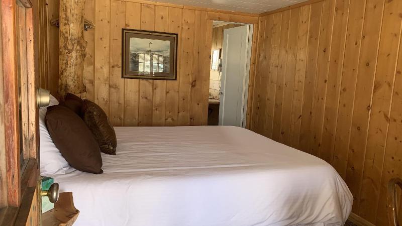 Chinook Winds Motel image