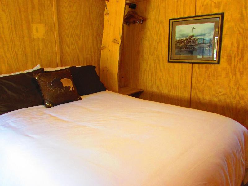 Chinook Winds Motel image