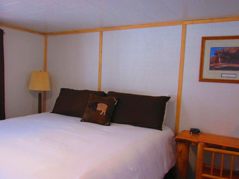 Chinook Winds Motel image