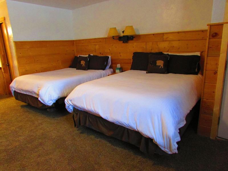 Chinook Winds Motel image