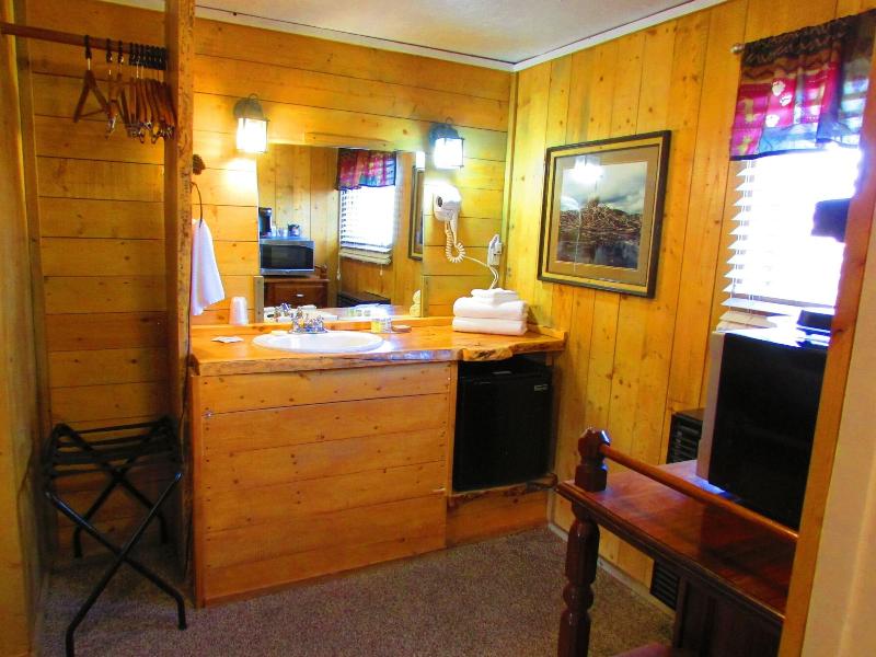 Chinook Winds Motel image