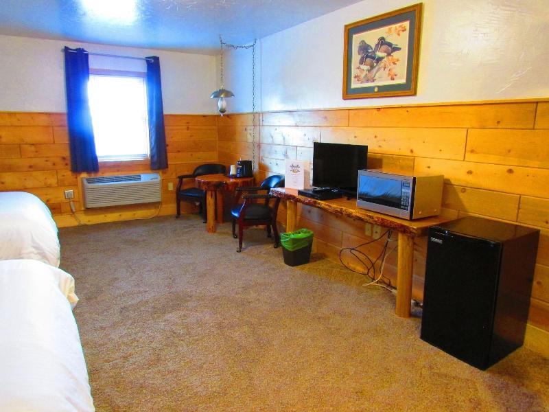 Chinook Winds Motel image