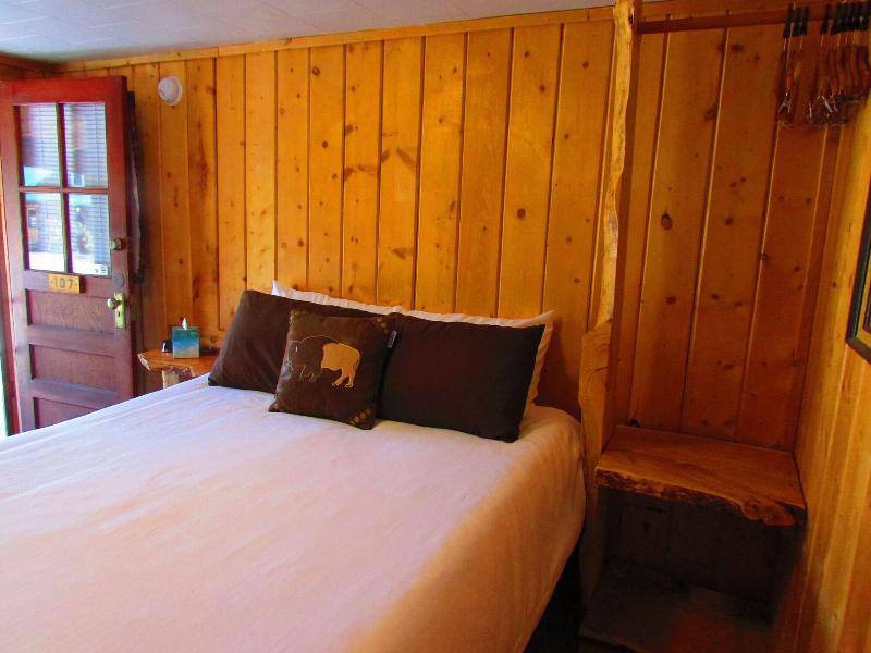 Chinook Winds Motel image