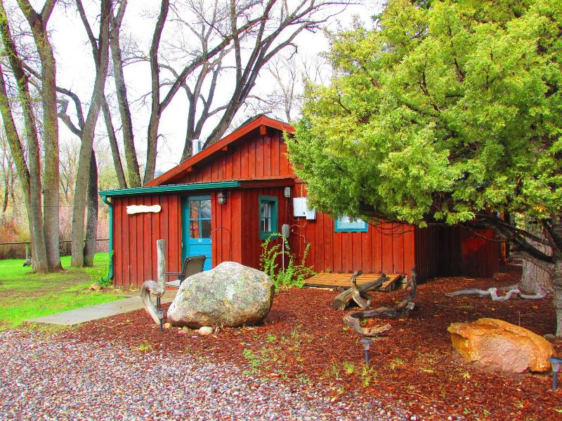 Chinook Winds Motel image