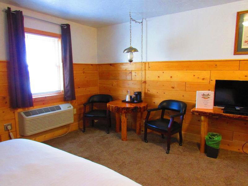 Chinook Winds Motel image