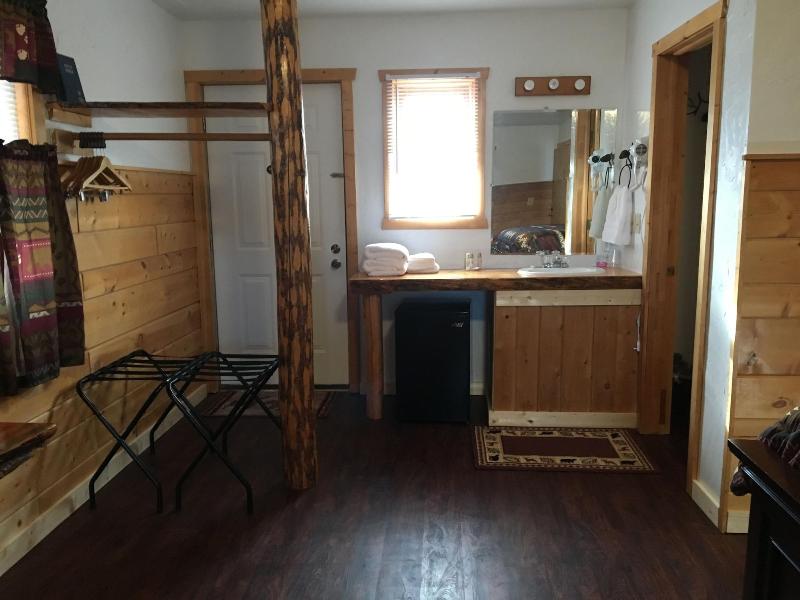 Chinook Winds Motel image