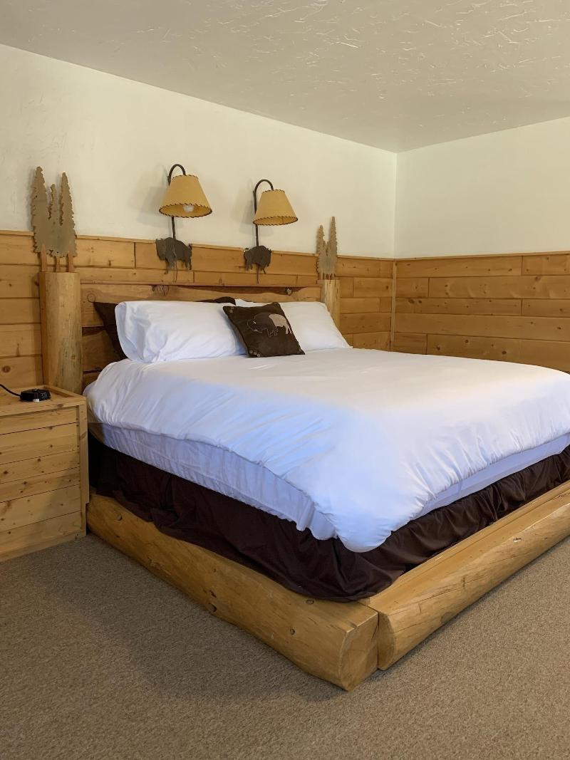 Chinook Winds Motel image