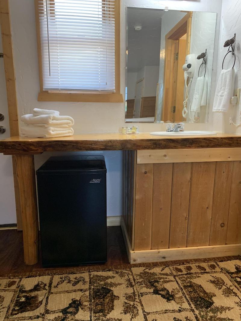 Chinook Winds Motel image