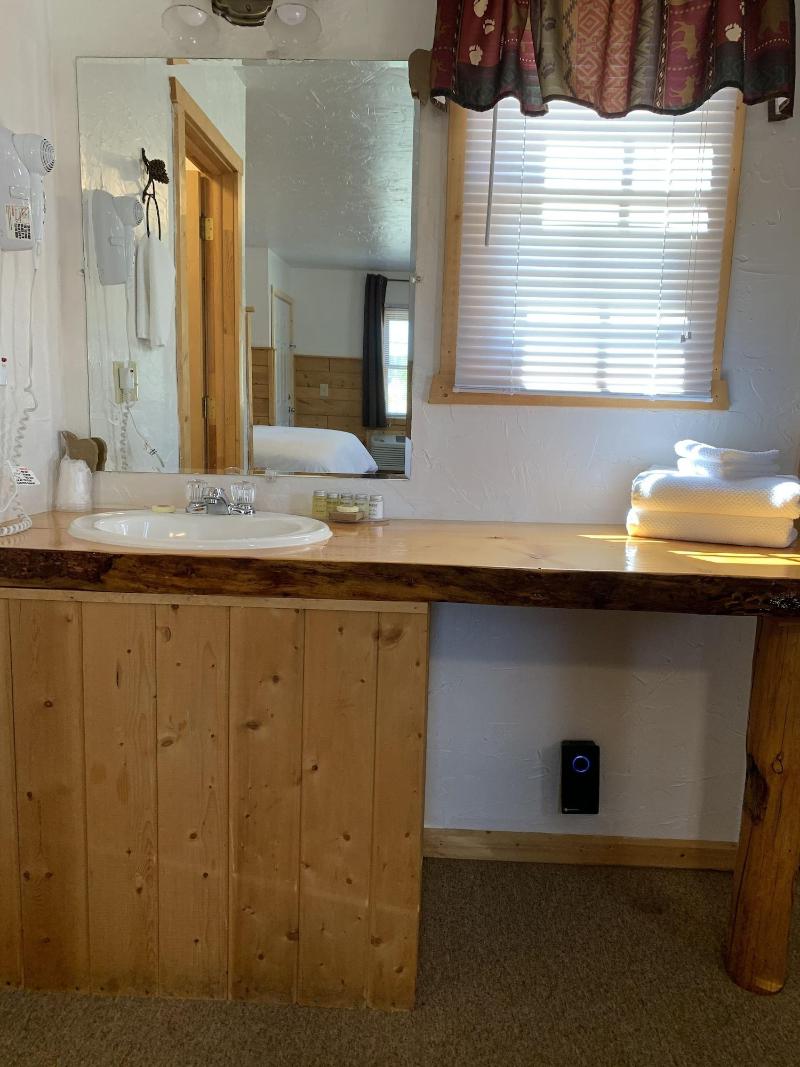 Chinook Winds Motel image