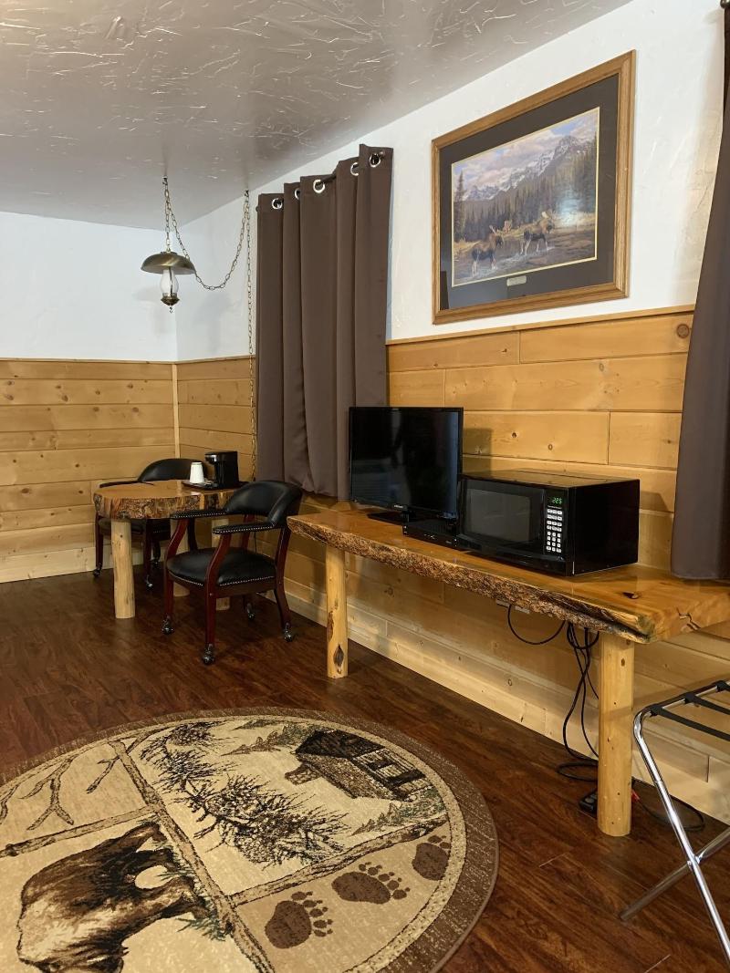 Chinook Winds Motel image