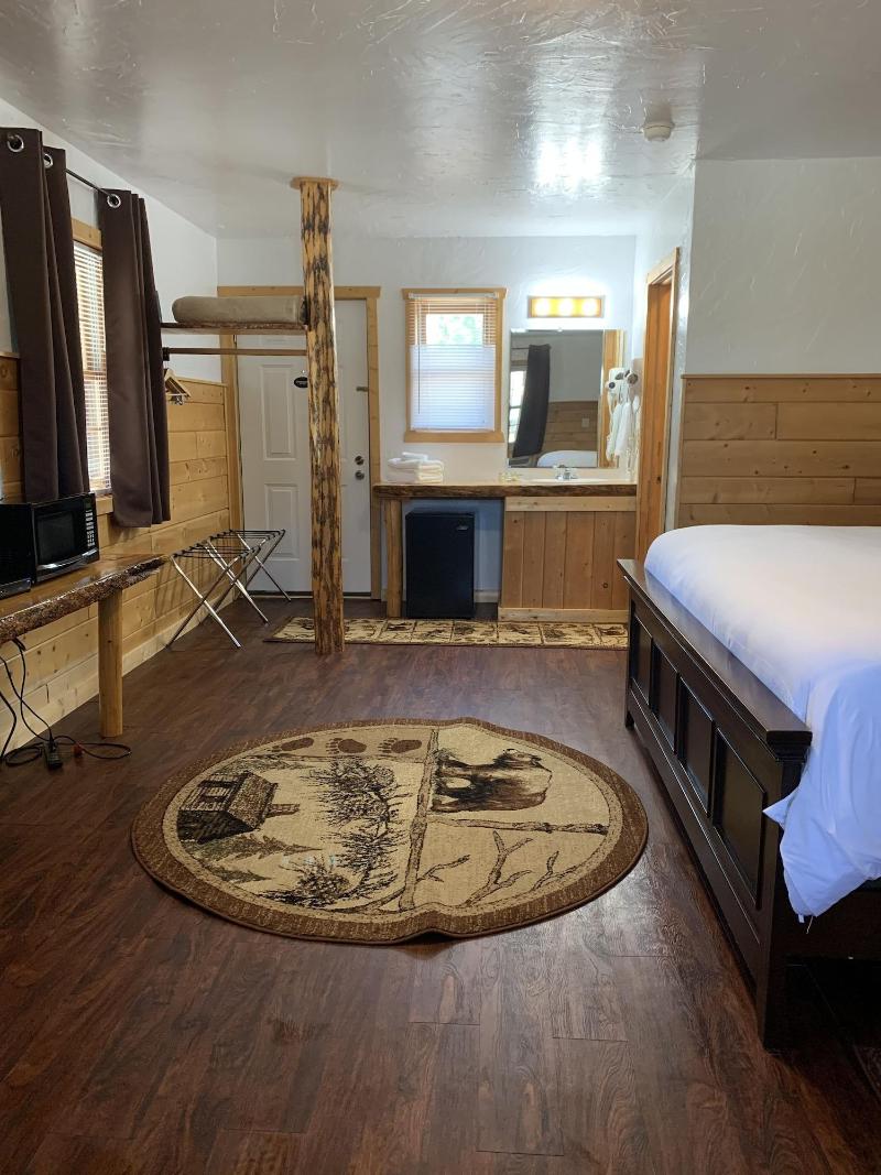 Chinook Winds Motel image