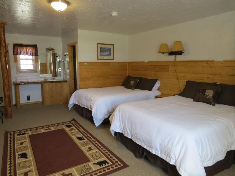 Chinook Winds Motel image