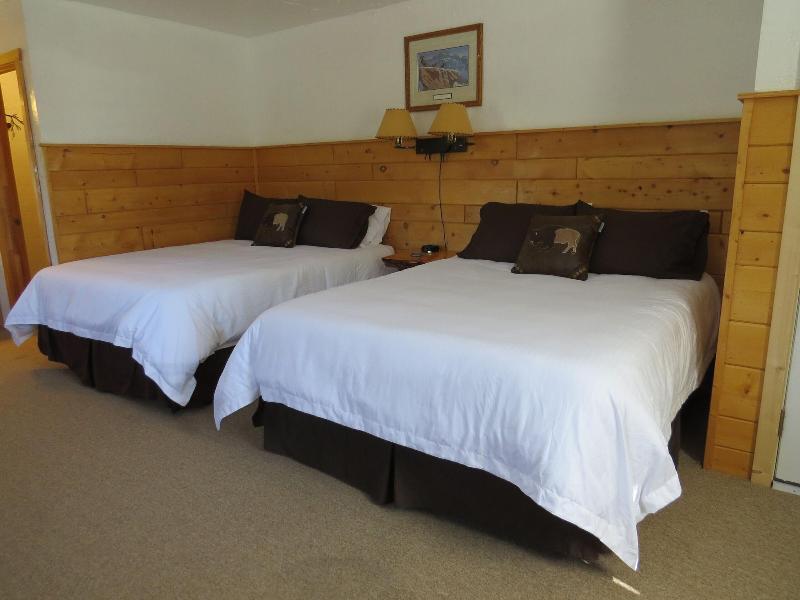 Chinook Winds Motel image