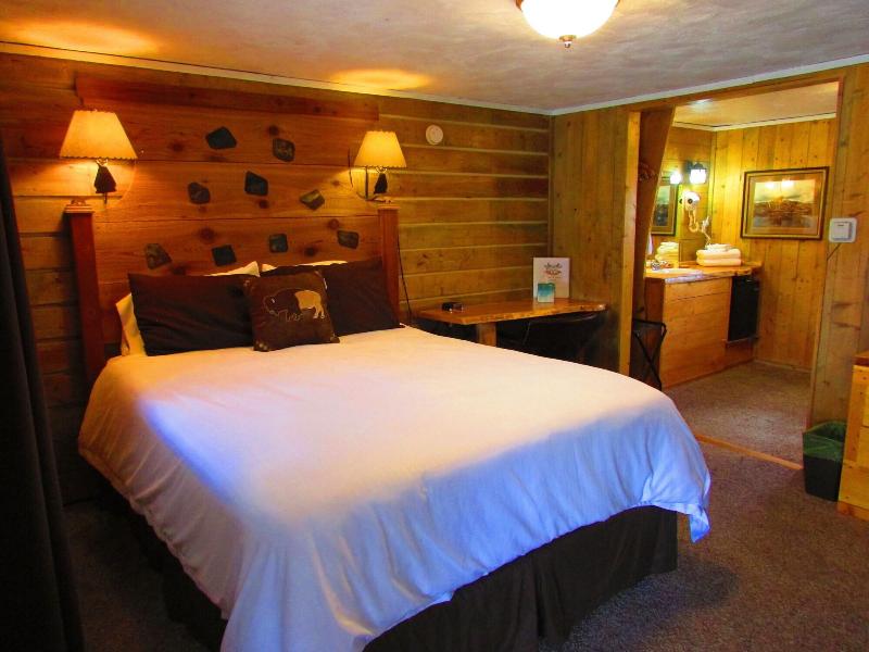 Chinook Winds Motel image