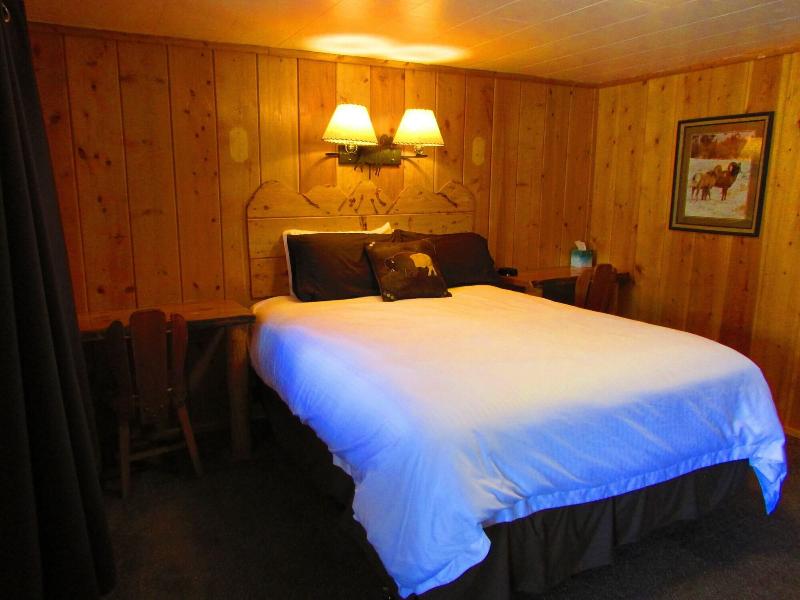 Chinook Winds Motel image